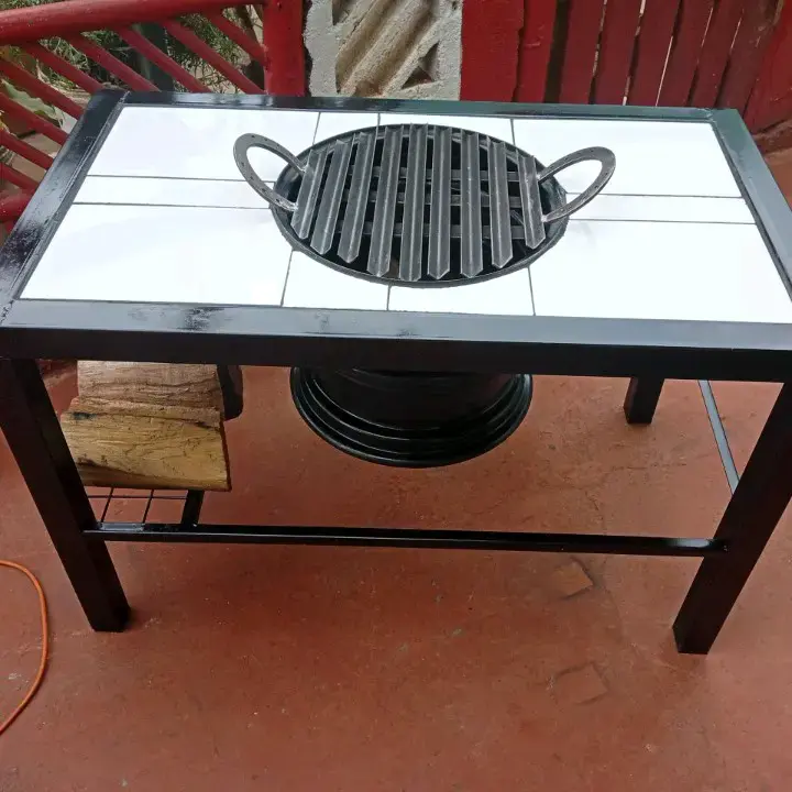 Parrilla de hierro con mesa de cerámica - 1