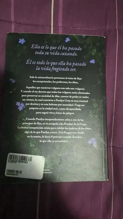 Libro 'Powerless' de Lauren Roberts - miniatura 2
