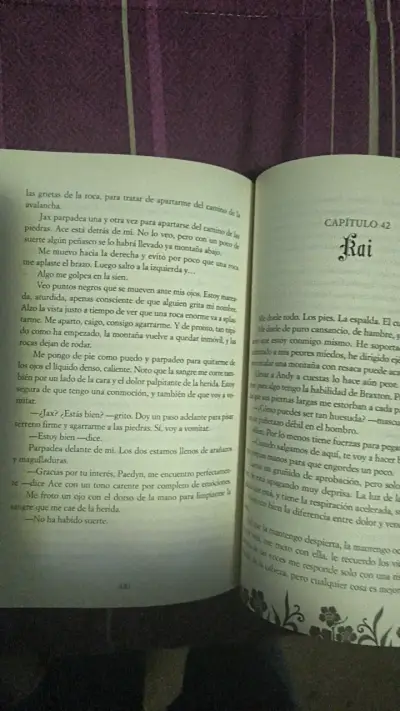 Libro 'Powerless' de Lauren Roberts - miniatura 3
