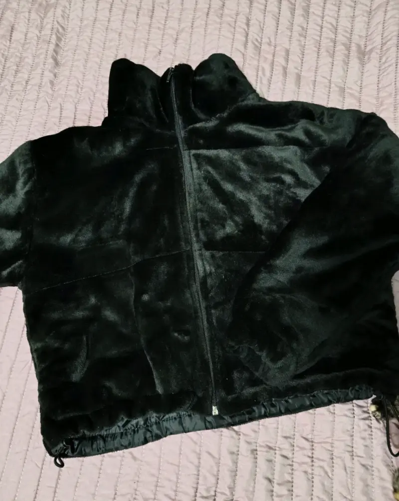 Chaqueta de plush negra 🤍 - 1
