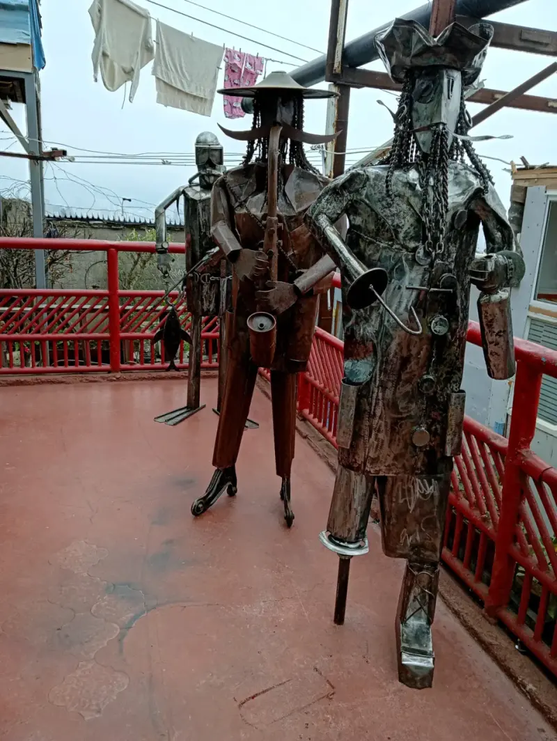 Escultura metálica de buzo - 4