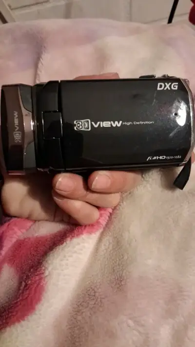 Cámara de video 3D DXG 3D View Full HD - miniatura 1