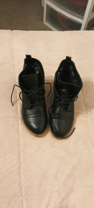 Botines negros de cuero Index con diseño calado - miniatura 1