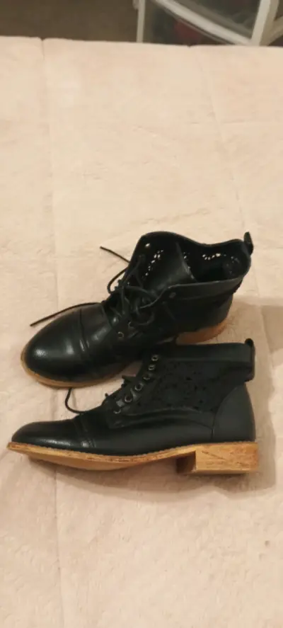 Botines negros de cuero Index con diseño calado - miniatura 2