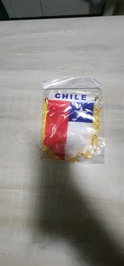 Bandera de Chile con borde dorado para parabrisas - miniatura 2