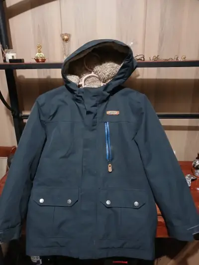 Chaqueta impermeable con capucha para hombre - miniatura 1