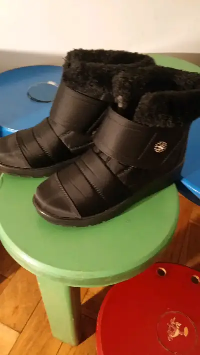 Botas negras con forro de invierno - miniatura 1