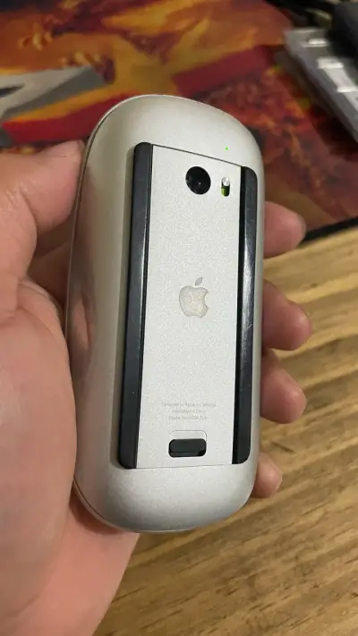 Apple Magic Mouse 1ra generación - miniatura 2