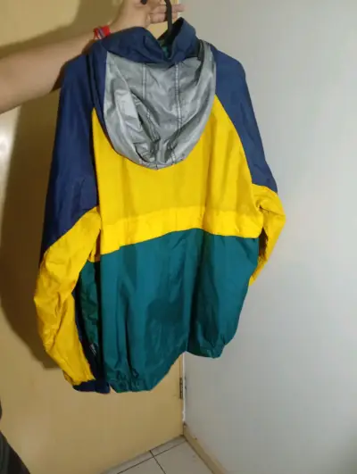 Chaqueta cortaviento multicolor con capucha - miniatura 1