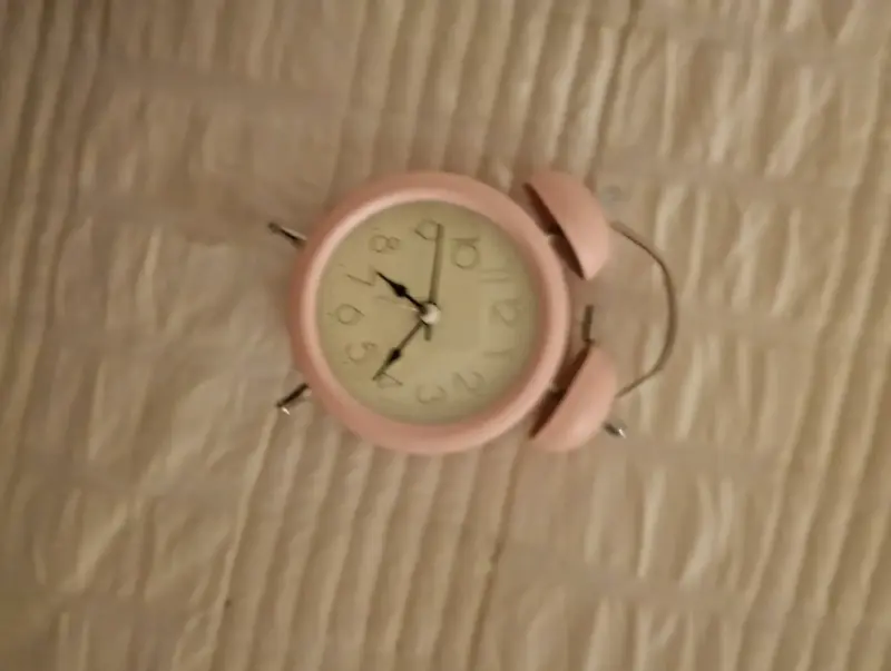 Reloj despertador vintage rosado