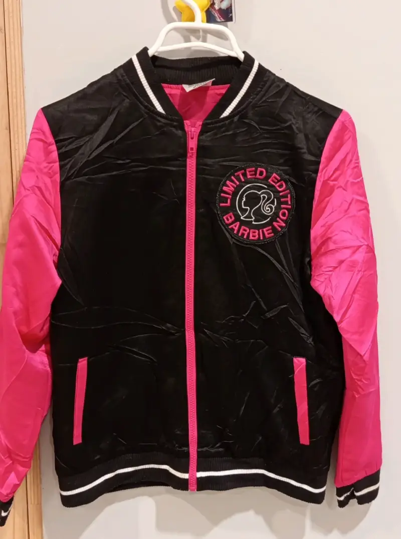 Chaqueta Barbie Edición Limitada Negra y Rosada - 1