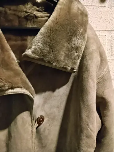 Gamulán italiano de gamuza  beige con botones - miniatura 6