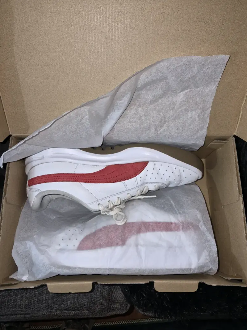 Zapatillas deportivas Puma blancas y rojas - 1