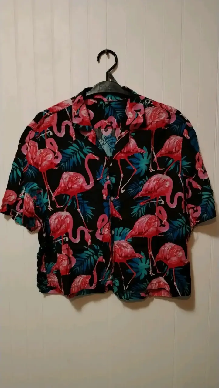Camisa hawaiana con estampado de flamencos
