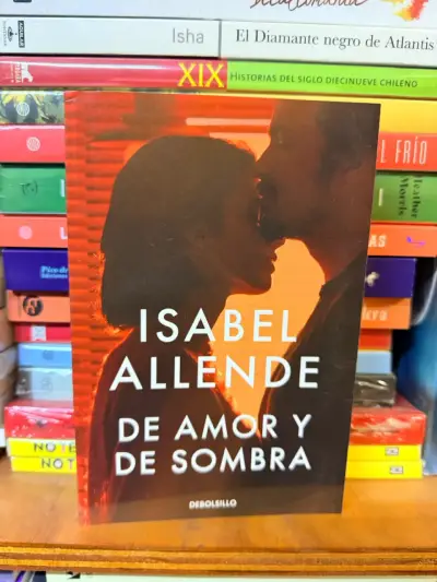Libro 'De Amor y De Sombra' de Isabel Allende - miniatura 1