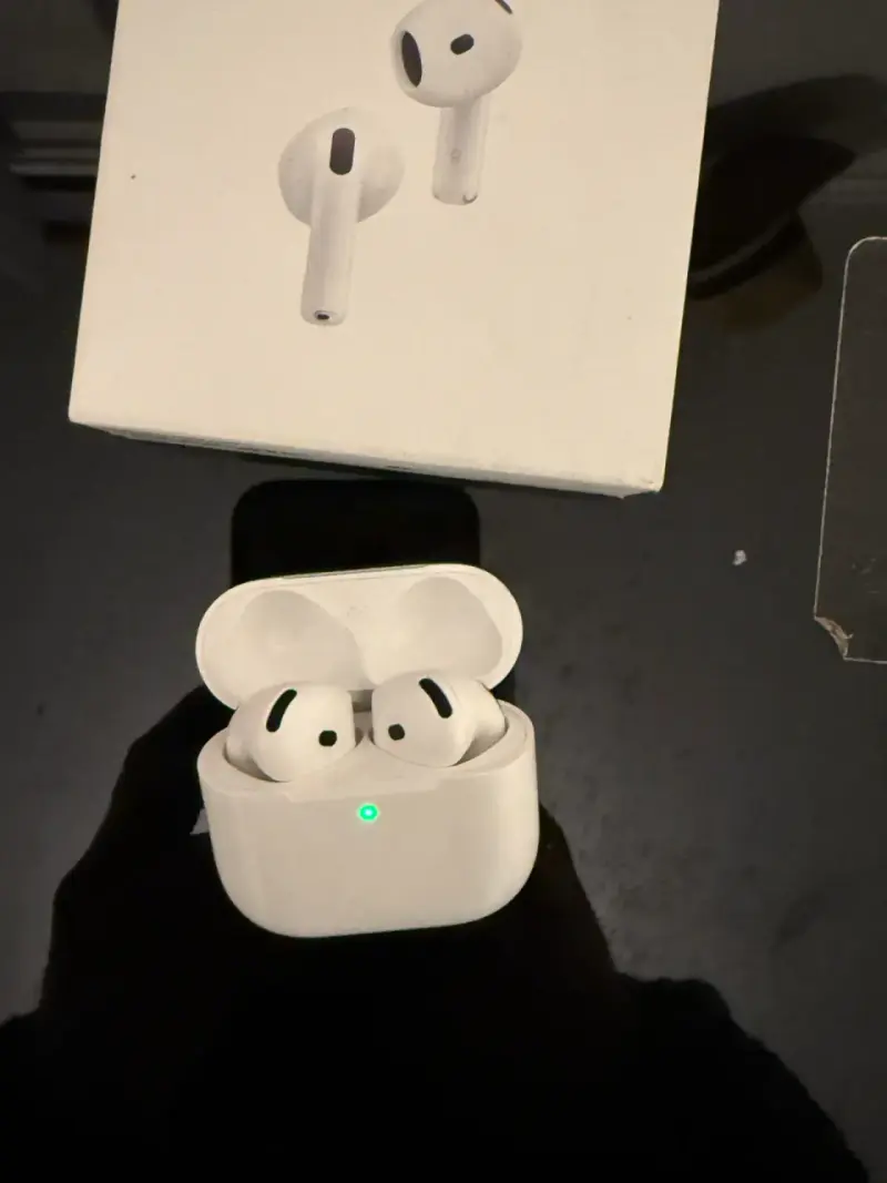 Airpods 4 active noise cancellation - 1