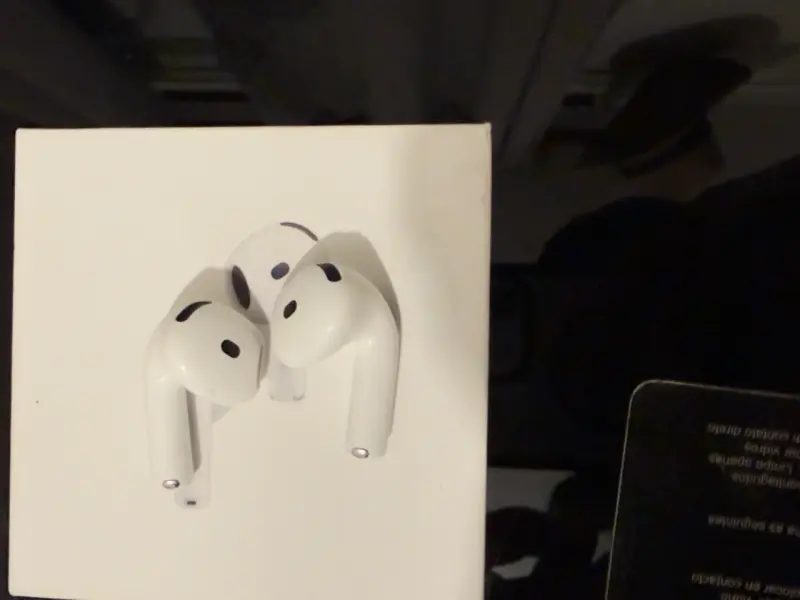 Airpods 4 active noise cancellation - 2