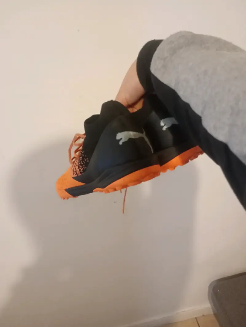 Zapatillas deportivas Puma negras y naranjas - 1