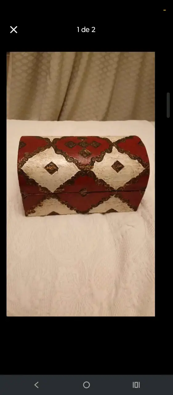 Cofre decorativo de madera pintado a mano