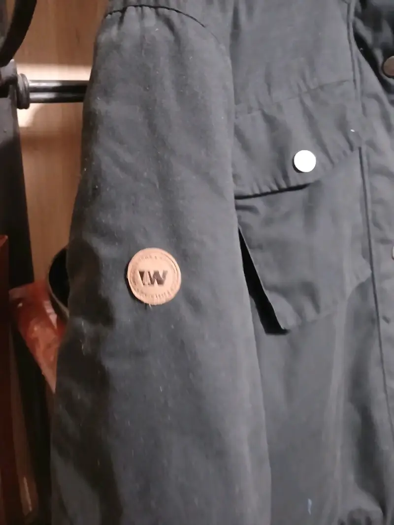 Chaqueta negra Weinbrenner con capucha - 1