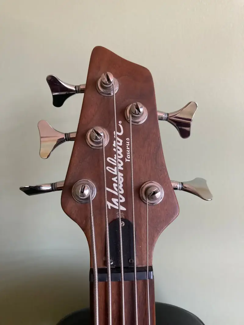 Bajo Washburn Taurus T25 - 4