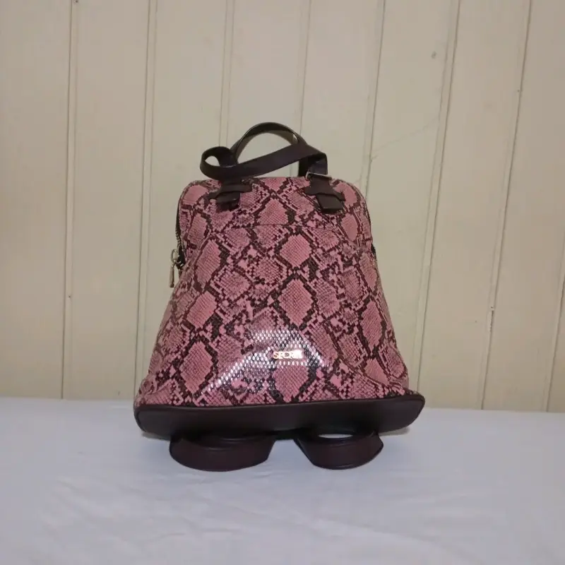 Mochila Secret de cuero sintético (¡Nueva!) - 1