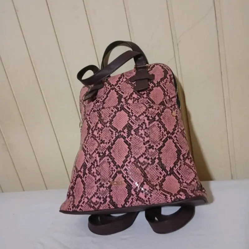 Mochila Secret de cuero sintético (¡Nueva!) - 2