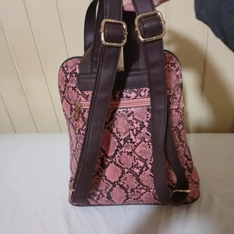 Mochila Secret de cuero sintético (¡Nueva!) - 4