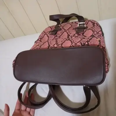 Mochila Secret de cuero sintético (¡Nueva!) - miniatura 6