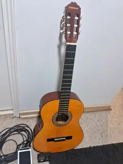 Guitarra clásica Freeman con funda - miniatura 1