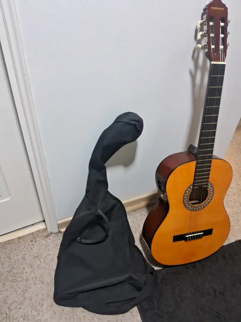 Guitarra clásica Freeman con funda - 3