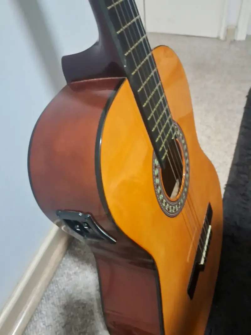 Guitarra clásica Freeman con funda - 4