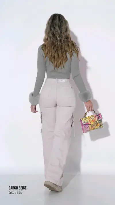 Pantalones cargo beige talla 38. - miniatura 2