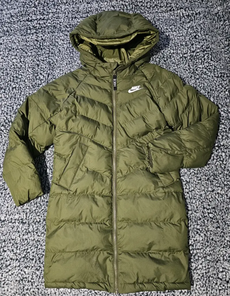 Parka verde con capucha Nike para invierno