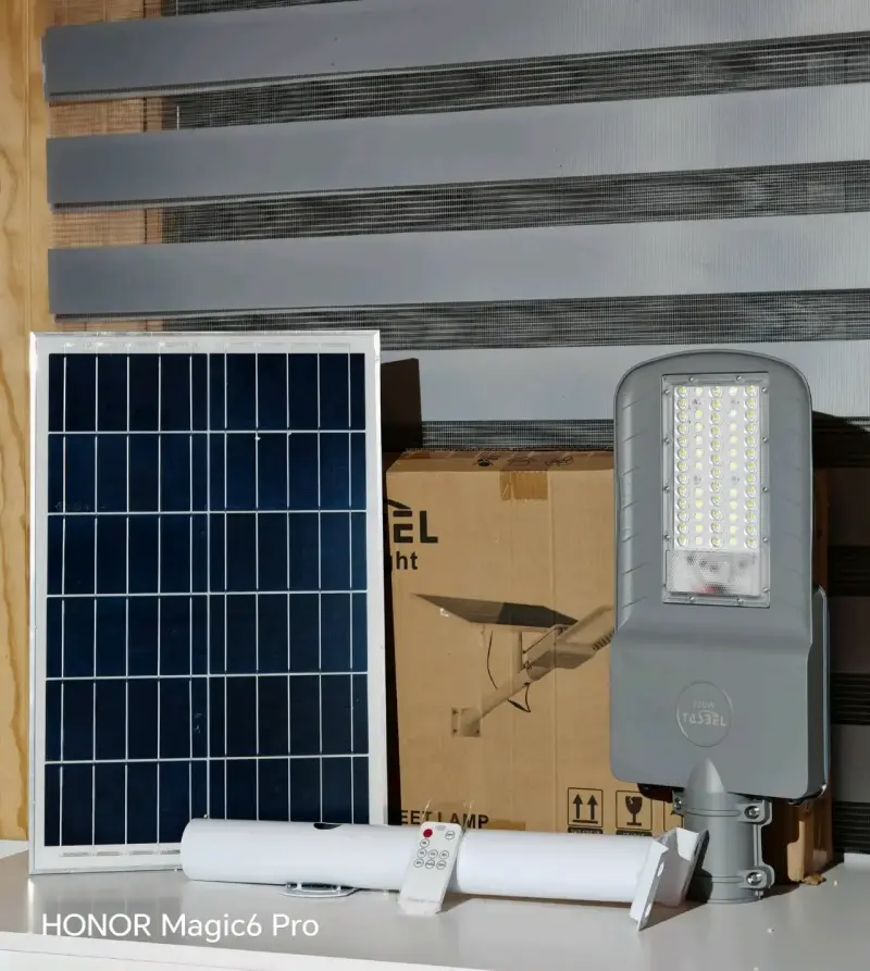 Luz Solar LED 200W con Panel y Control Remoto - 1