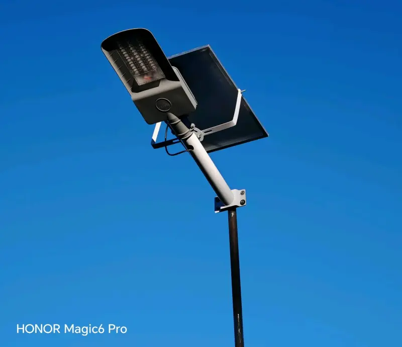 Luz Solar LED 200W con Panel y Control Remoto - 2