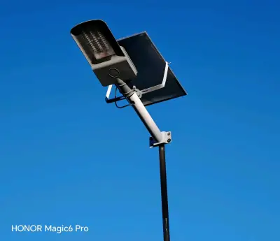 Luz Solar LED 200W con Panel y Control Remoto - miniatura 2
