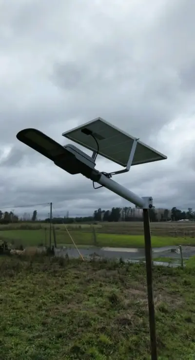 Luz Solar LED 200W con Panel y Control Remoto - miniatura 4