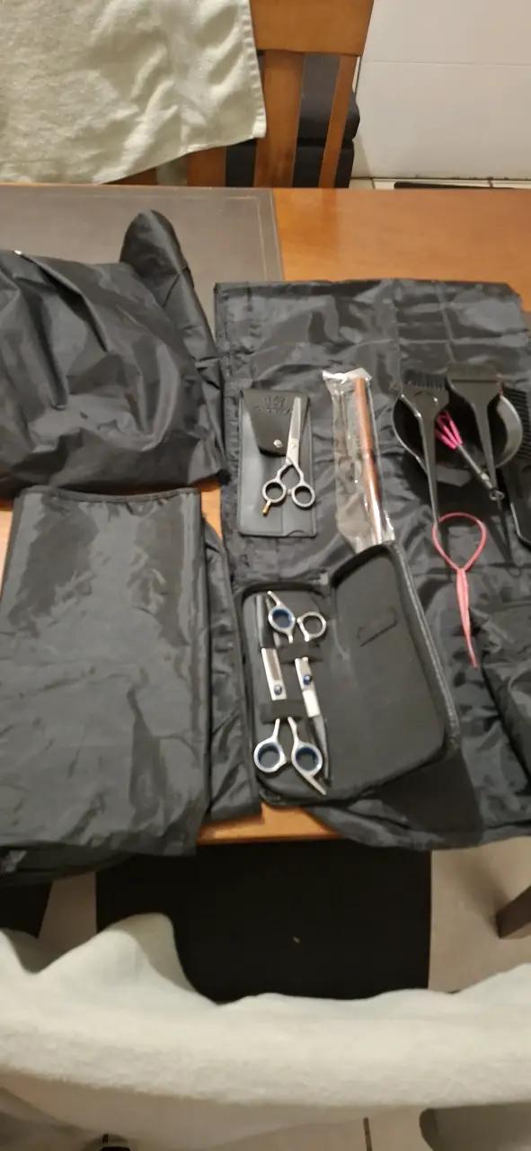 Set de peinado profesional con peinetas y pinzas - 2
