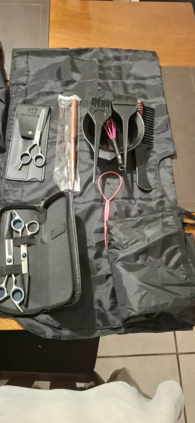 Set de peinado profesional con peinetas y pinzas - miniatura 3