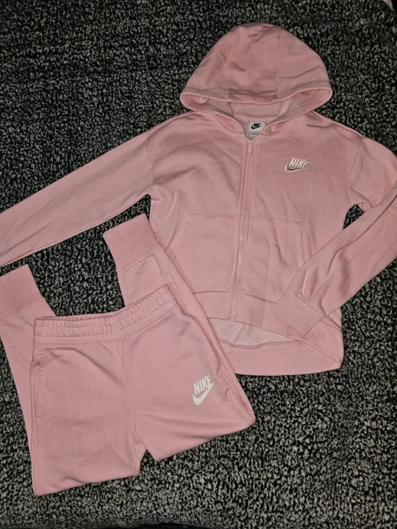 Conjunto deportivo rosa Nike para niña - 1