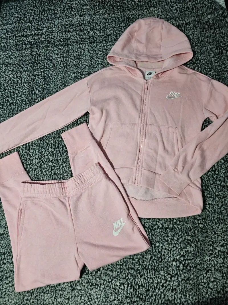 Conjunto deportivo rosa Nike para niña - 2