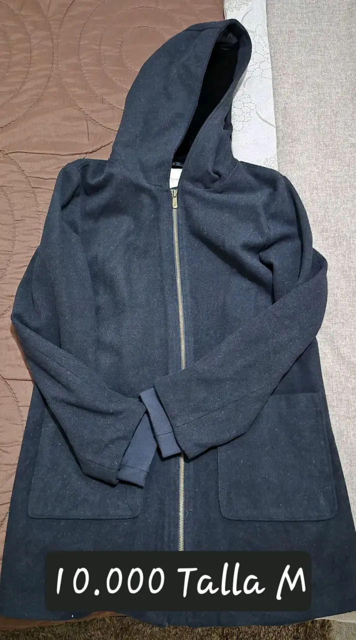 Abrigo con capucha azul talla M