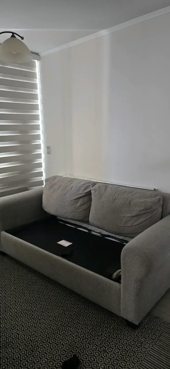 Sofá cama gris con diseño moderno - 2