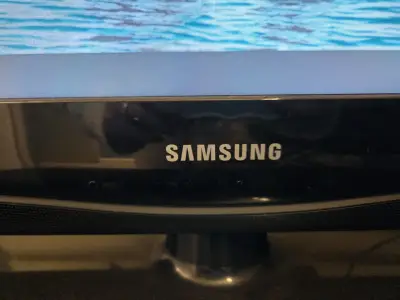 Televisor Samsung de 32 pulgadas en buen estado - miniatura 3