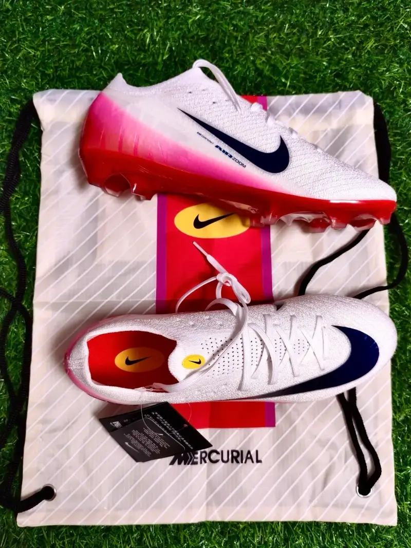 Zapatillas de fútbol Nike rosas con diseño moderno - 5