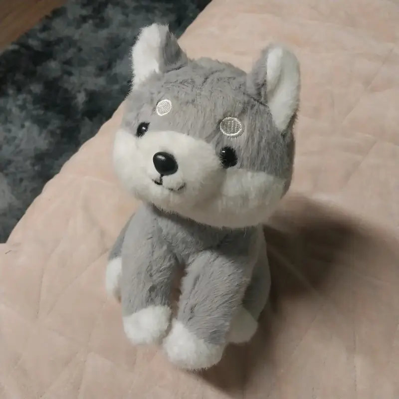 Peluche de perro husky gris suave