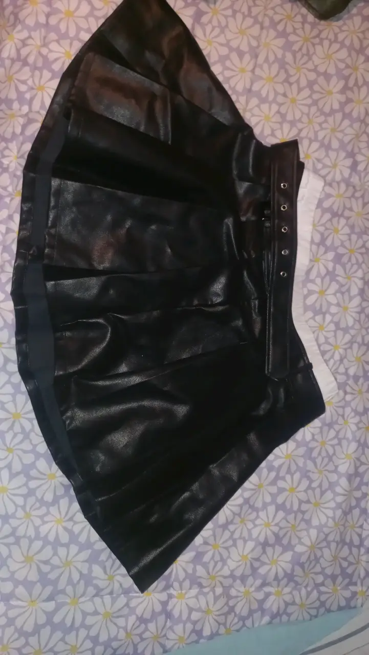 Falda corta negra de cuero sintético - 3