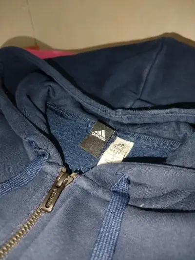 Polerón con capucha azul marino Adidas para mujer - miniatura 2