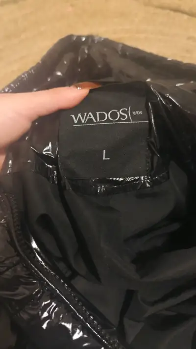 Chaqueta negra con capucha Wados talla L - miniatura 2